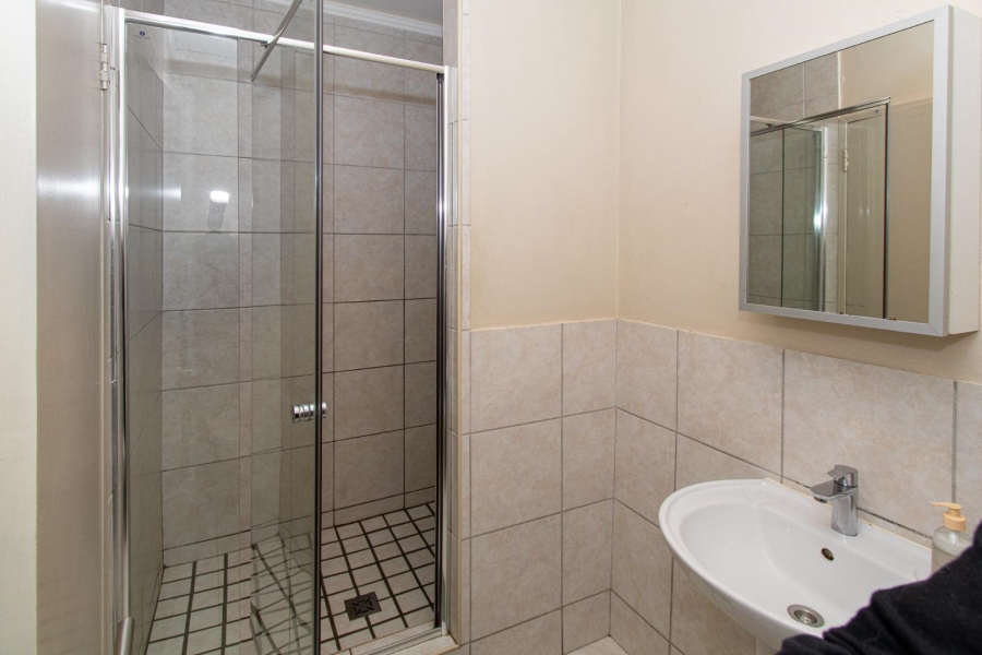 To Let 1 Bedroom Property for Rent in Zonnebloem Western Cape
